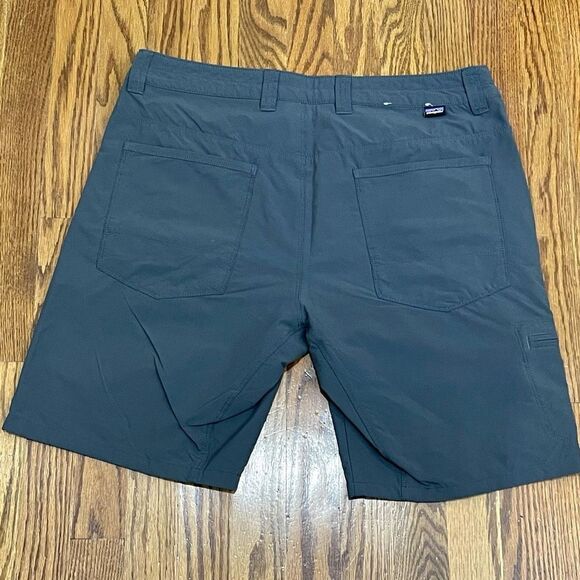 Travis Mathew Black Flat Front Golf Shirts. Size 36. - Picture 8 of 10